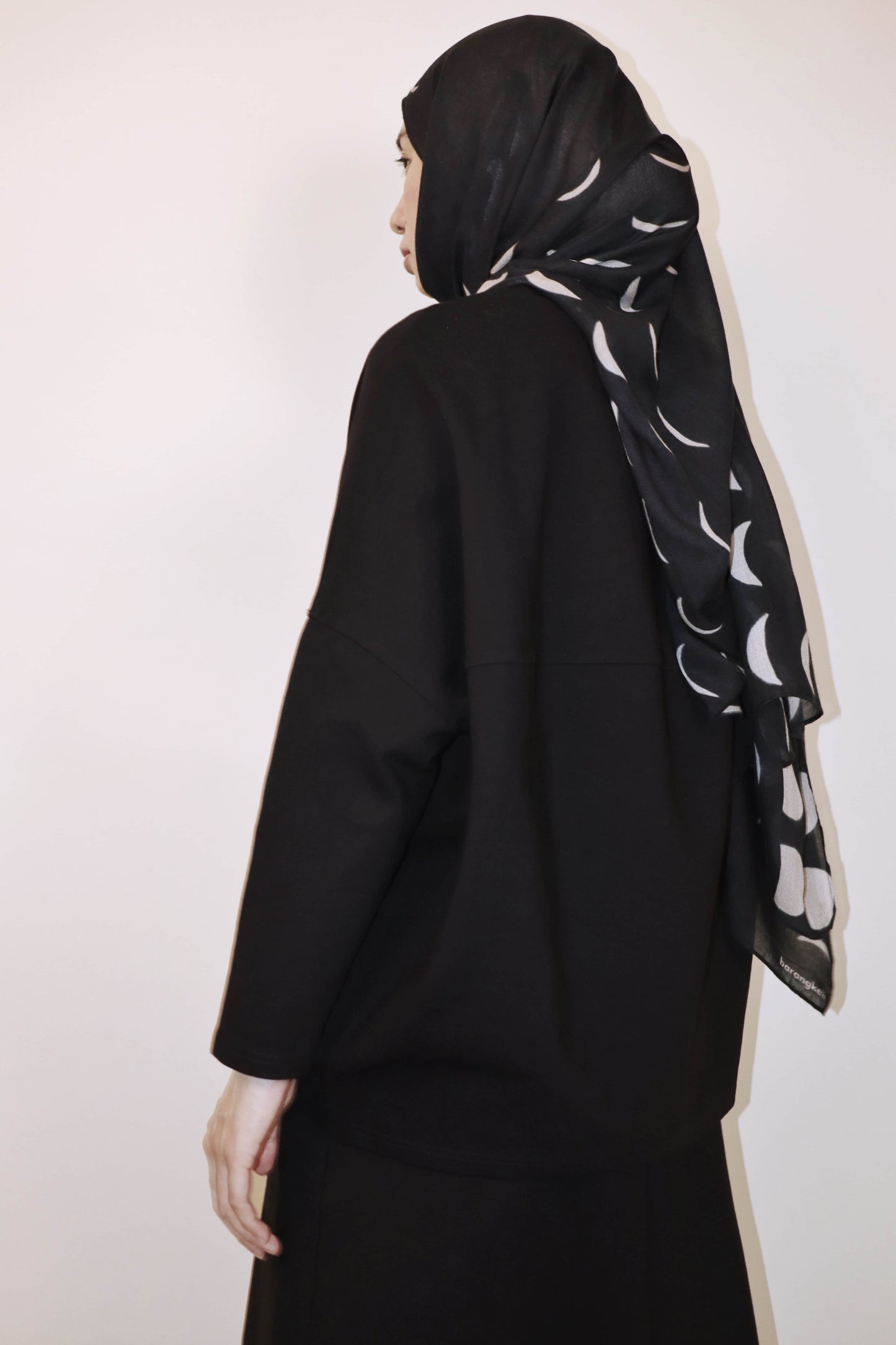 Gerhana Top in Noir