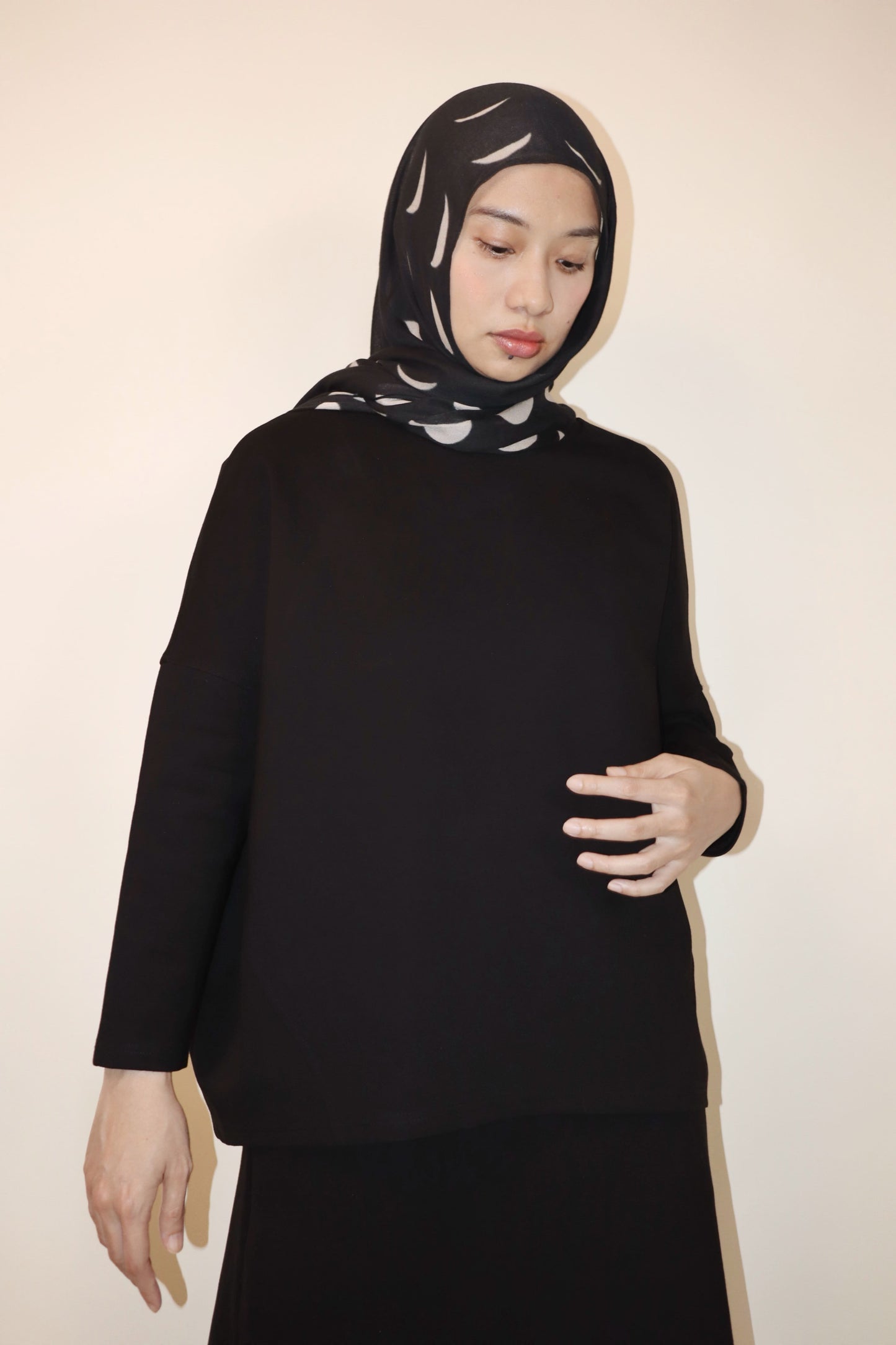 Gerhana Top in Noir