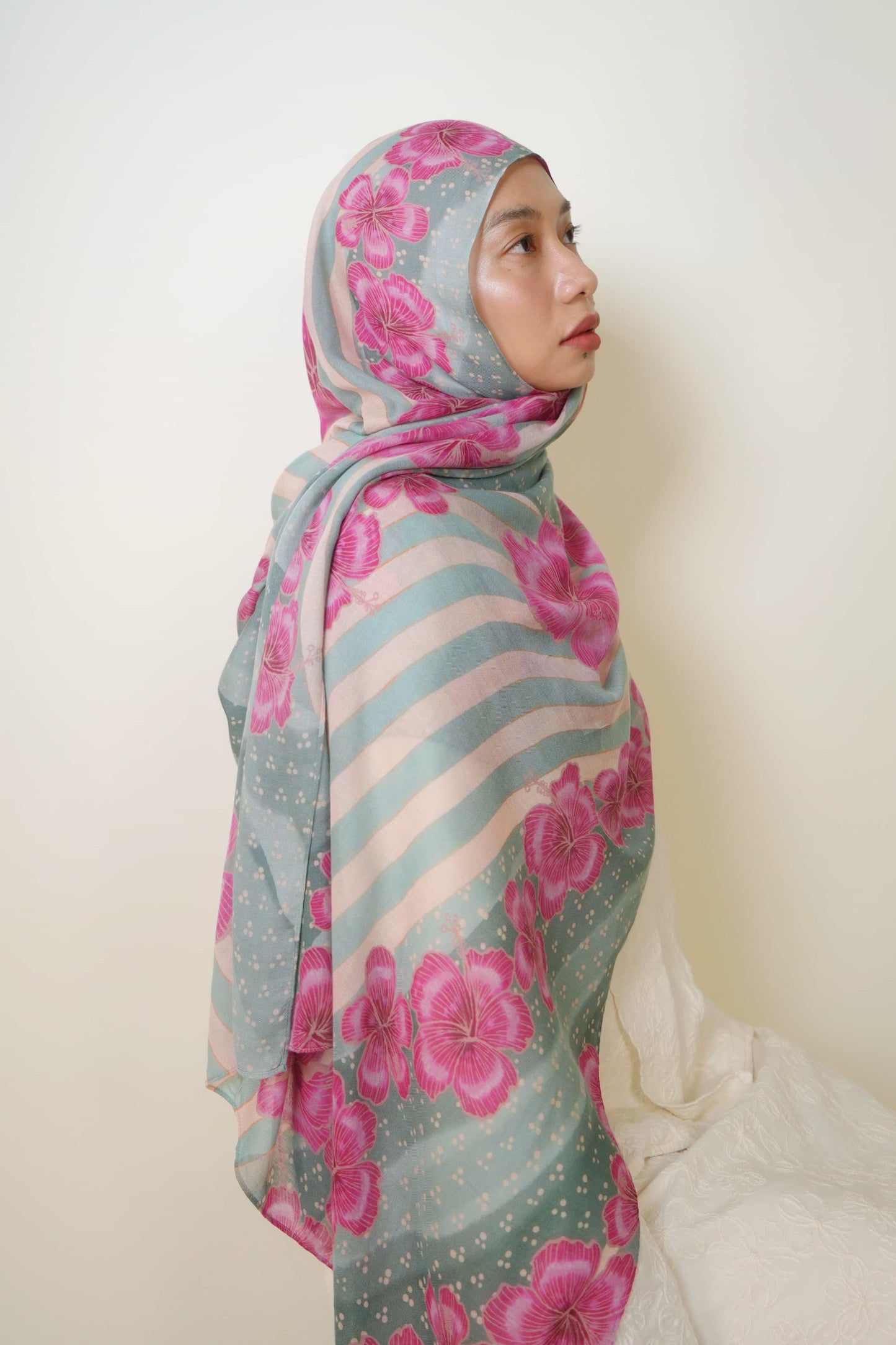 Jalur Pirus Modal Shawl