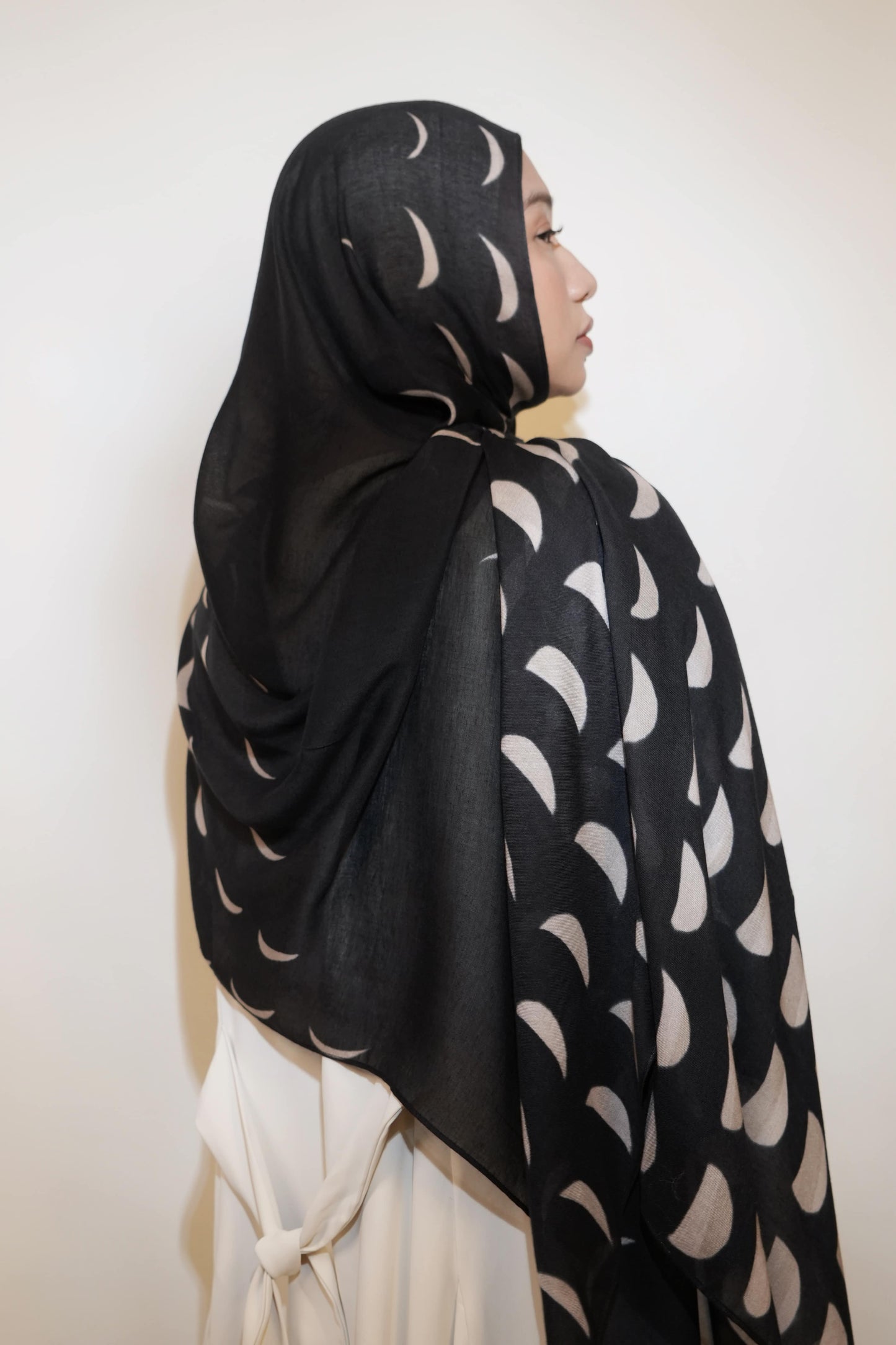 Lenyap Purnama Modal Shawl