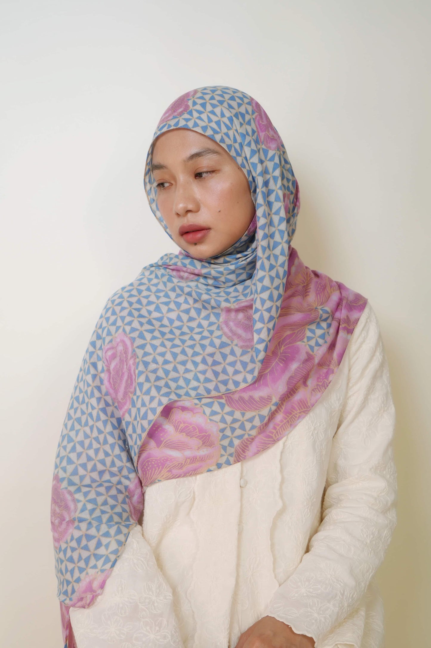 Mosaik Seroja Modal Shawl