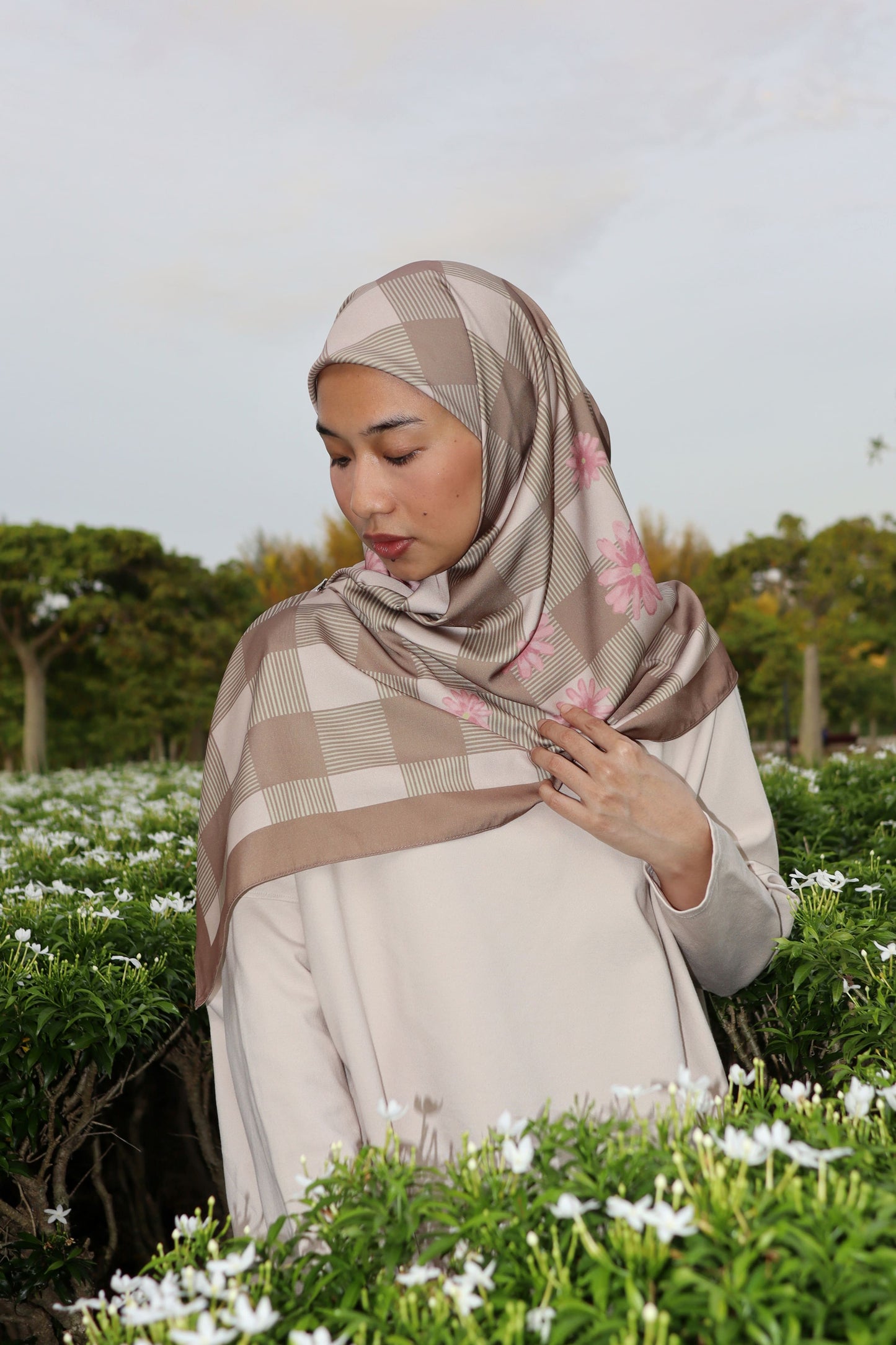 Sandy Piknik Square Scarf
