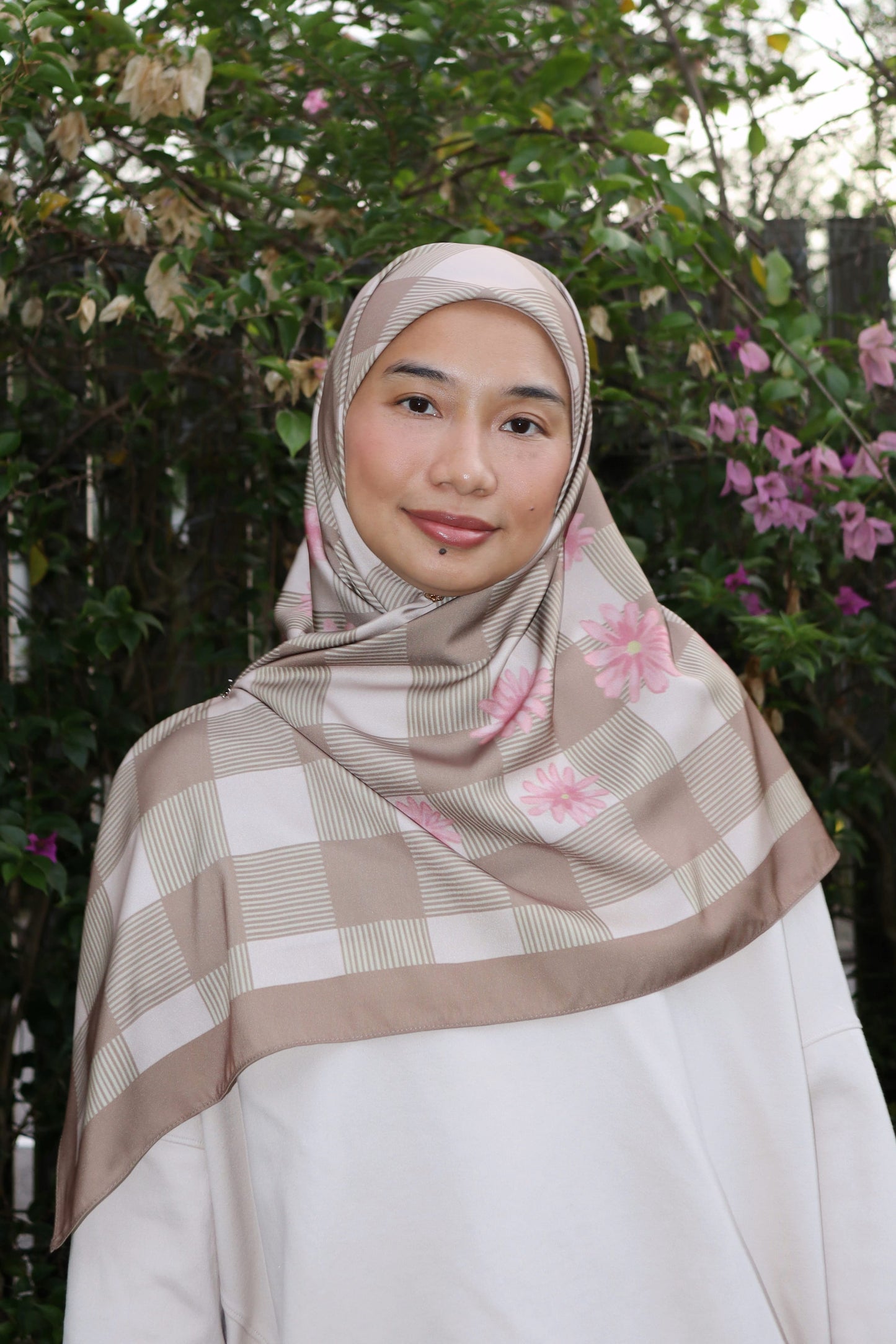 Sandy Piknik Square Scarf