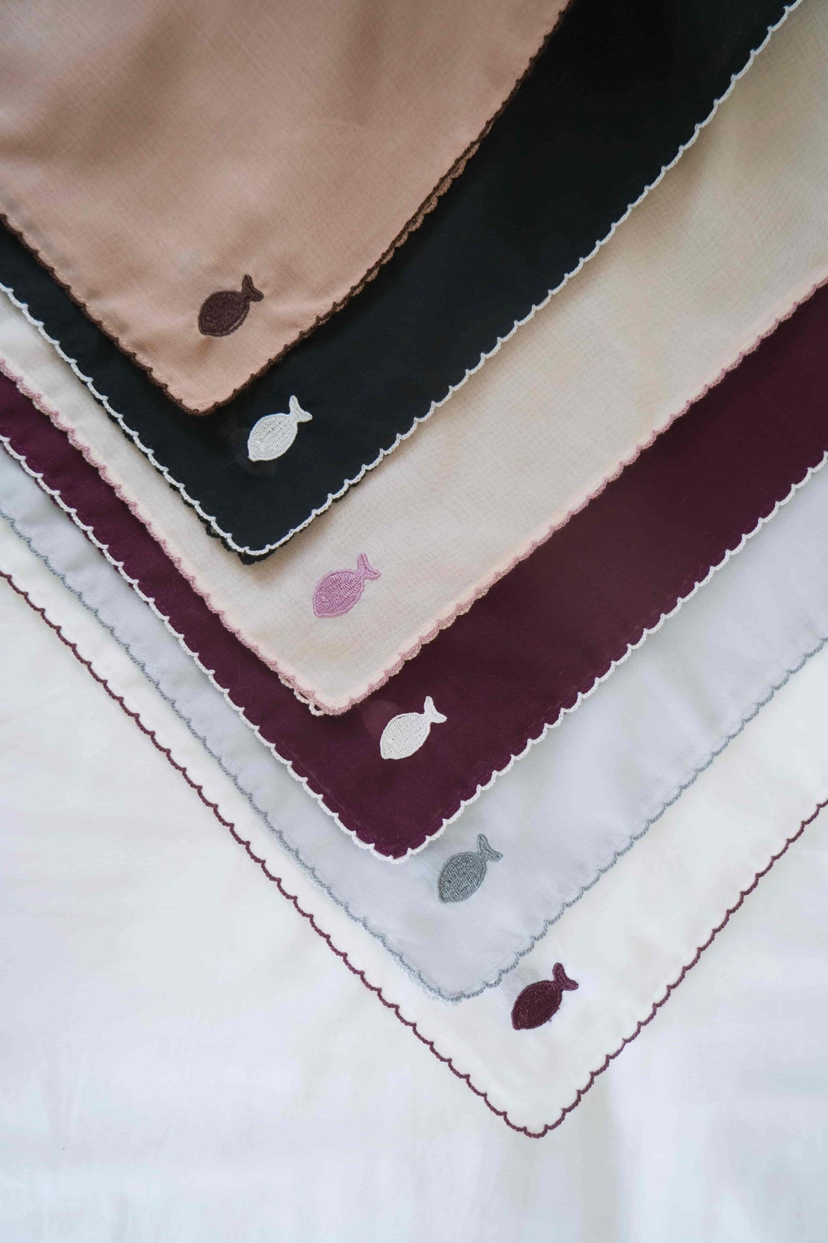 Dual Scallop Square in Onyx