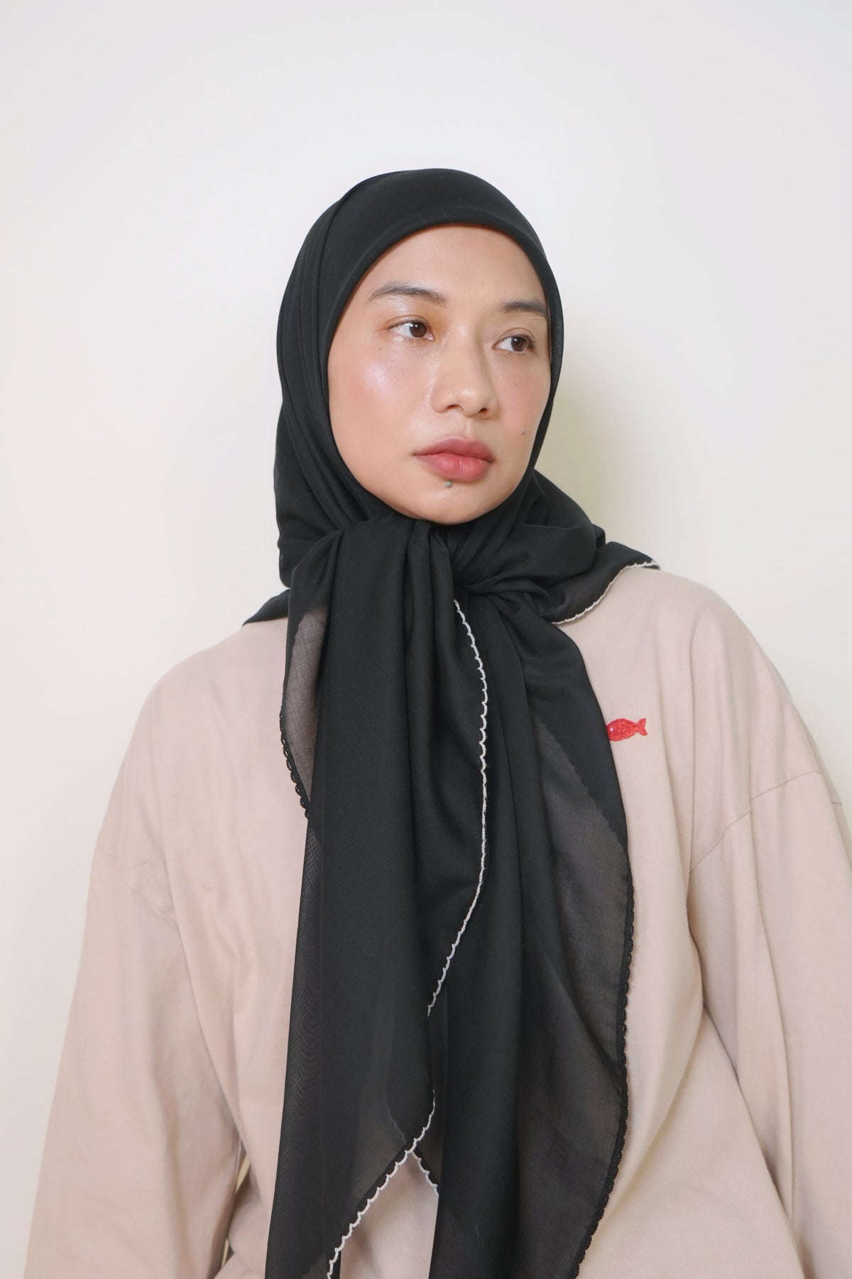 Dual Scallop Square in Onyx