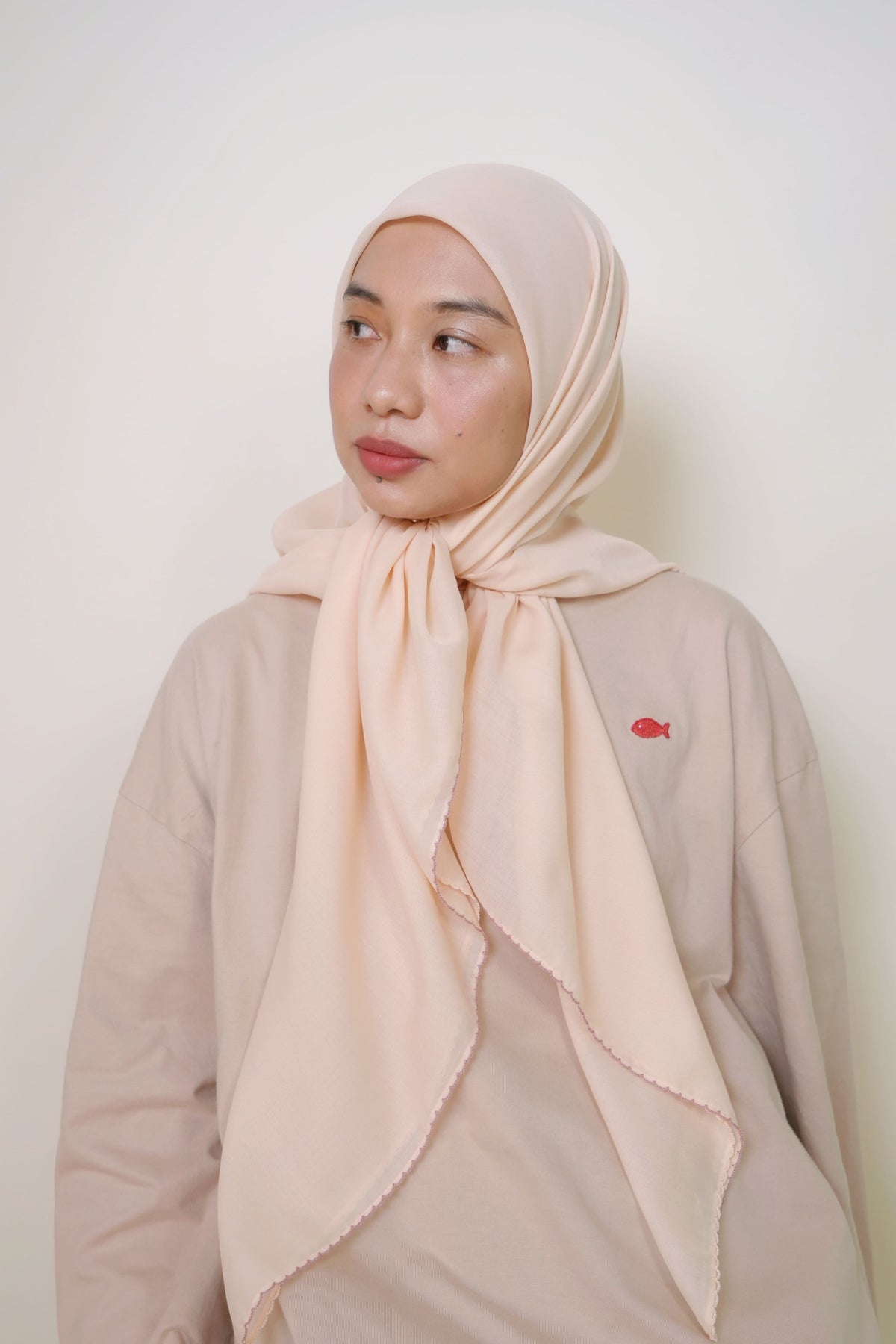 Dual Scallop Square in Cream