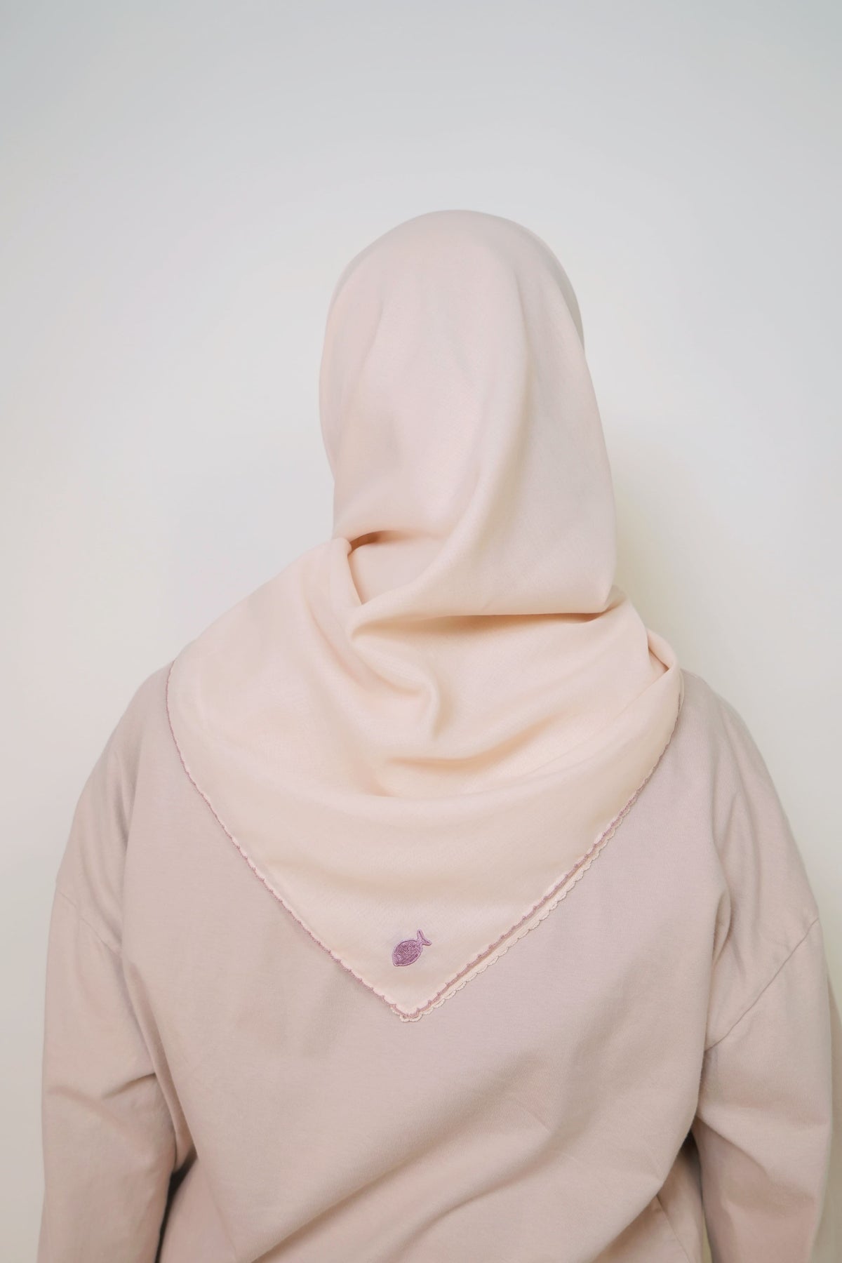 Dual Scallop Square in Cream