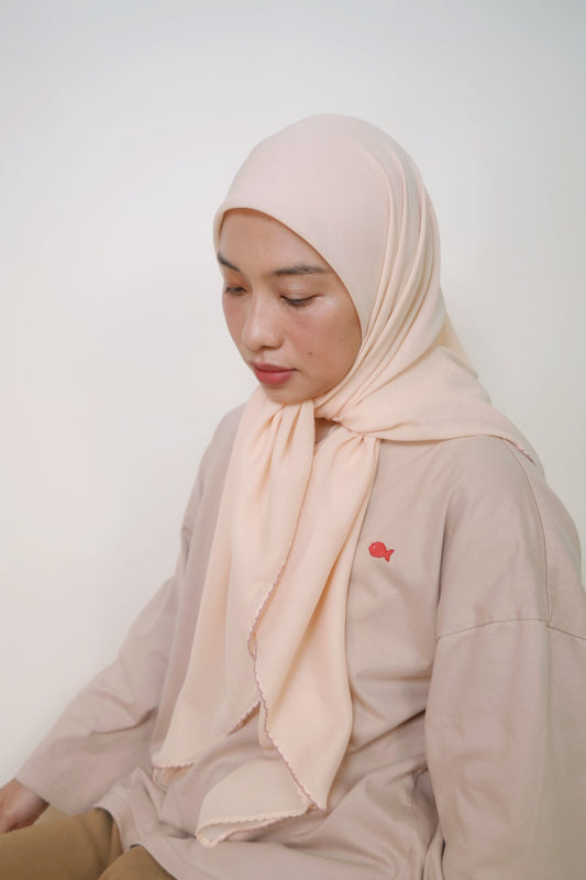 Dual Scallop Square in Cream