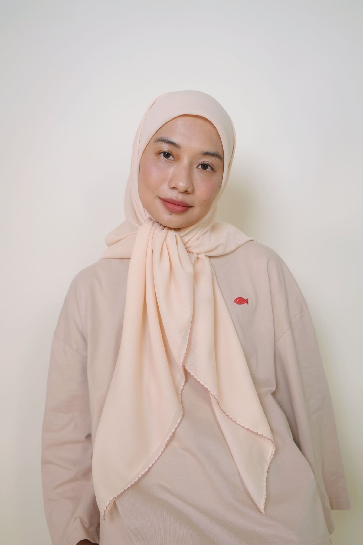 Dual Scallop Square in Cream