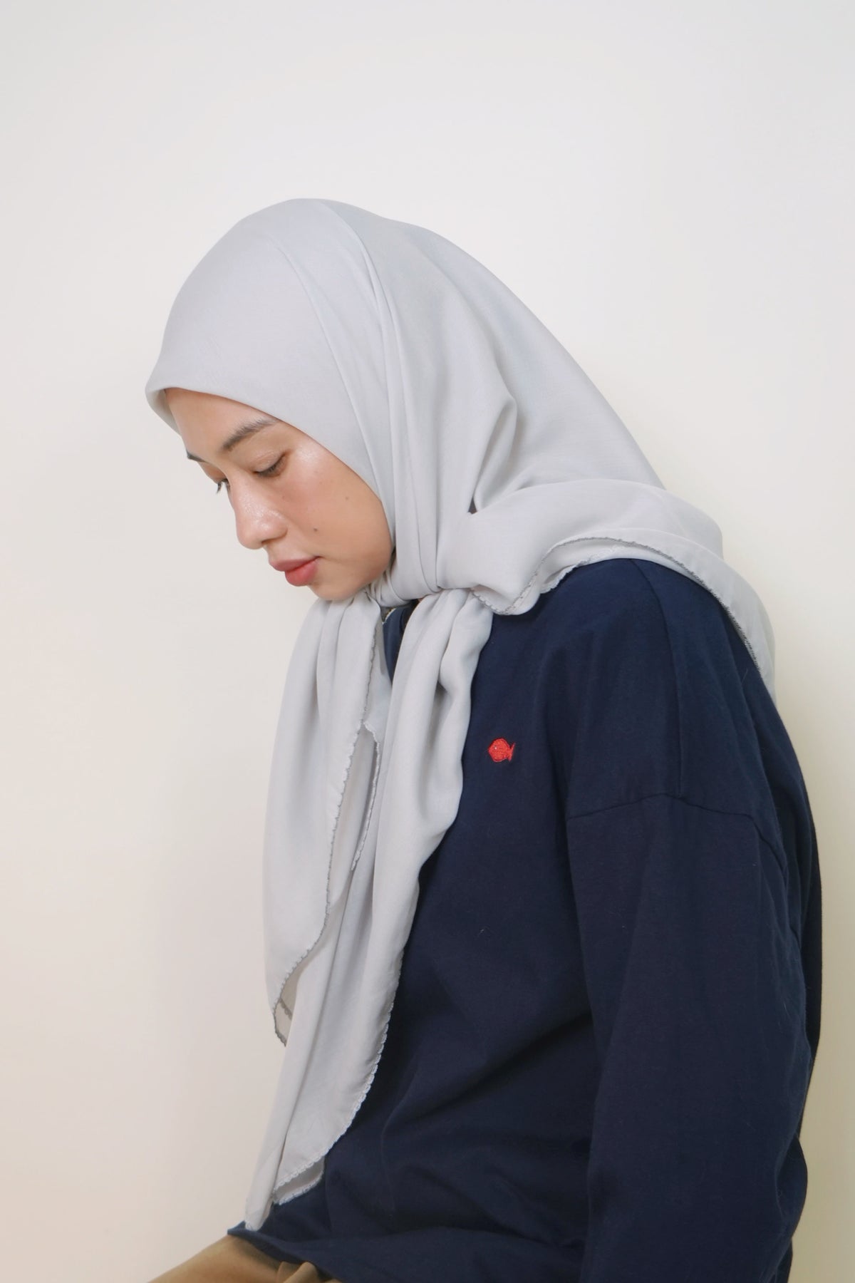 Dual Scallop Square in Grey