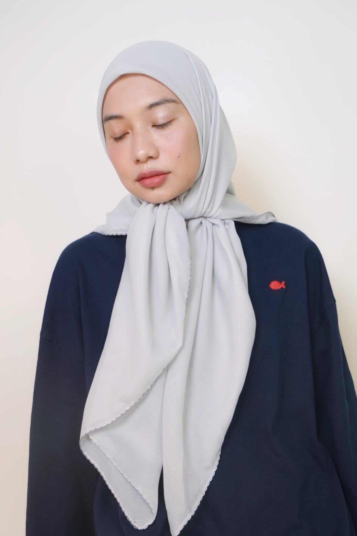 Dual Scallop Square in Grey
