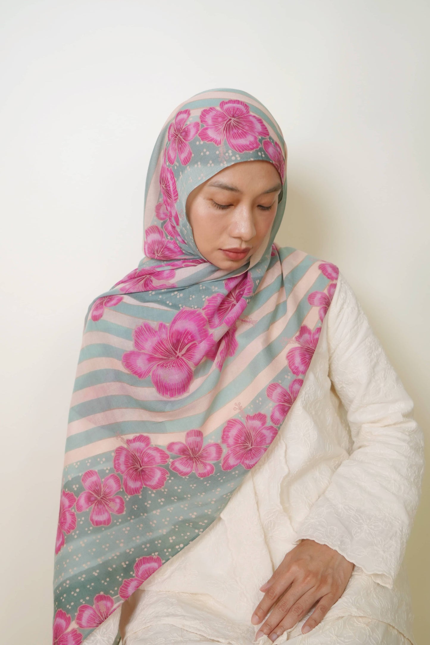 Jalur Pirus Modal Shawl