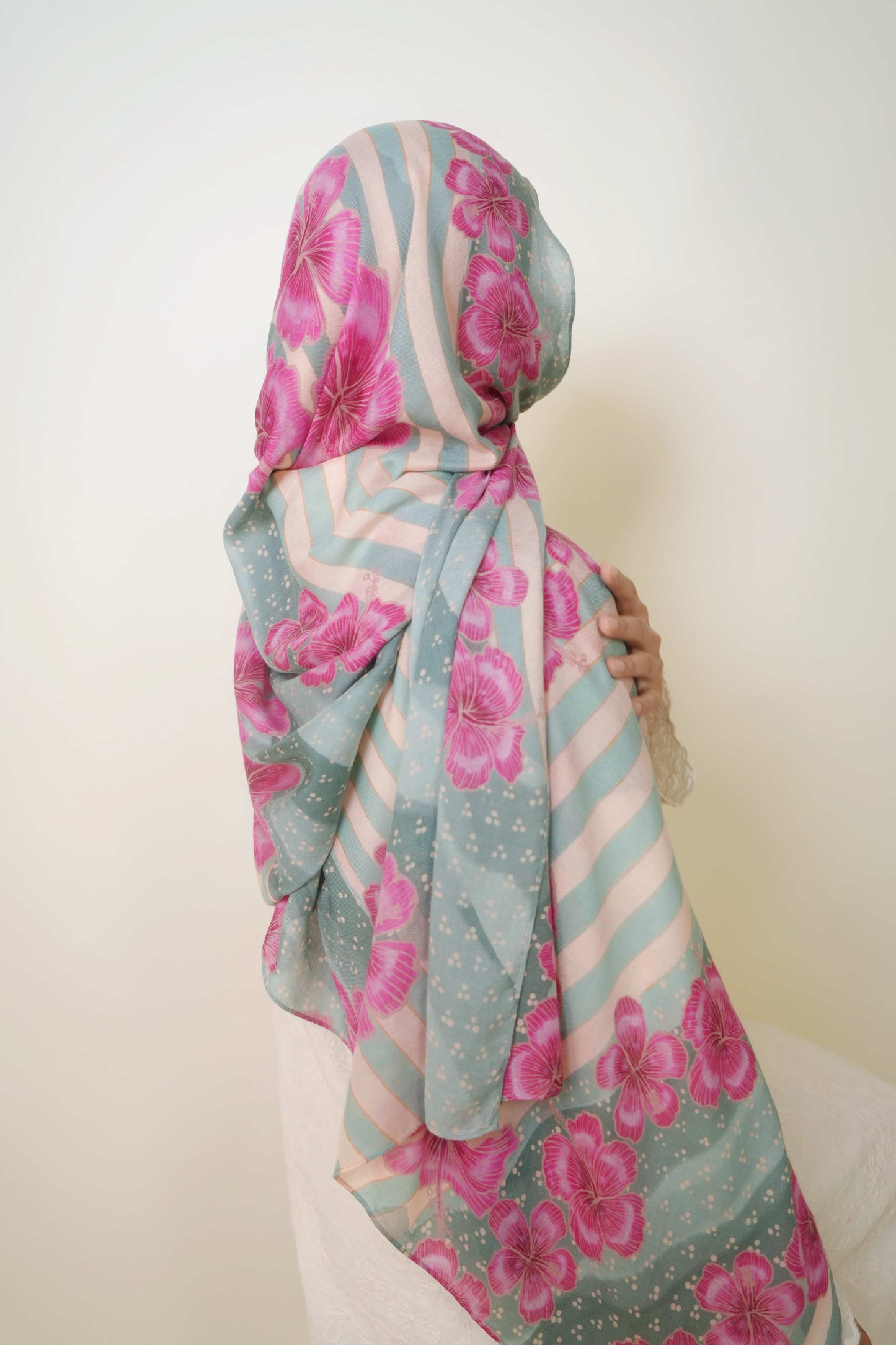 Jalur Pirus Modal Shawl