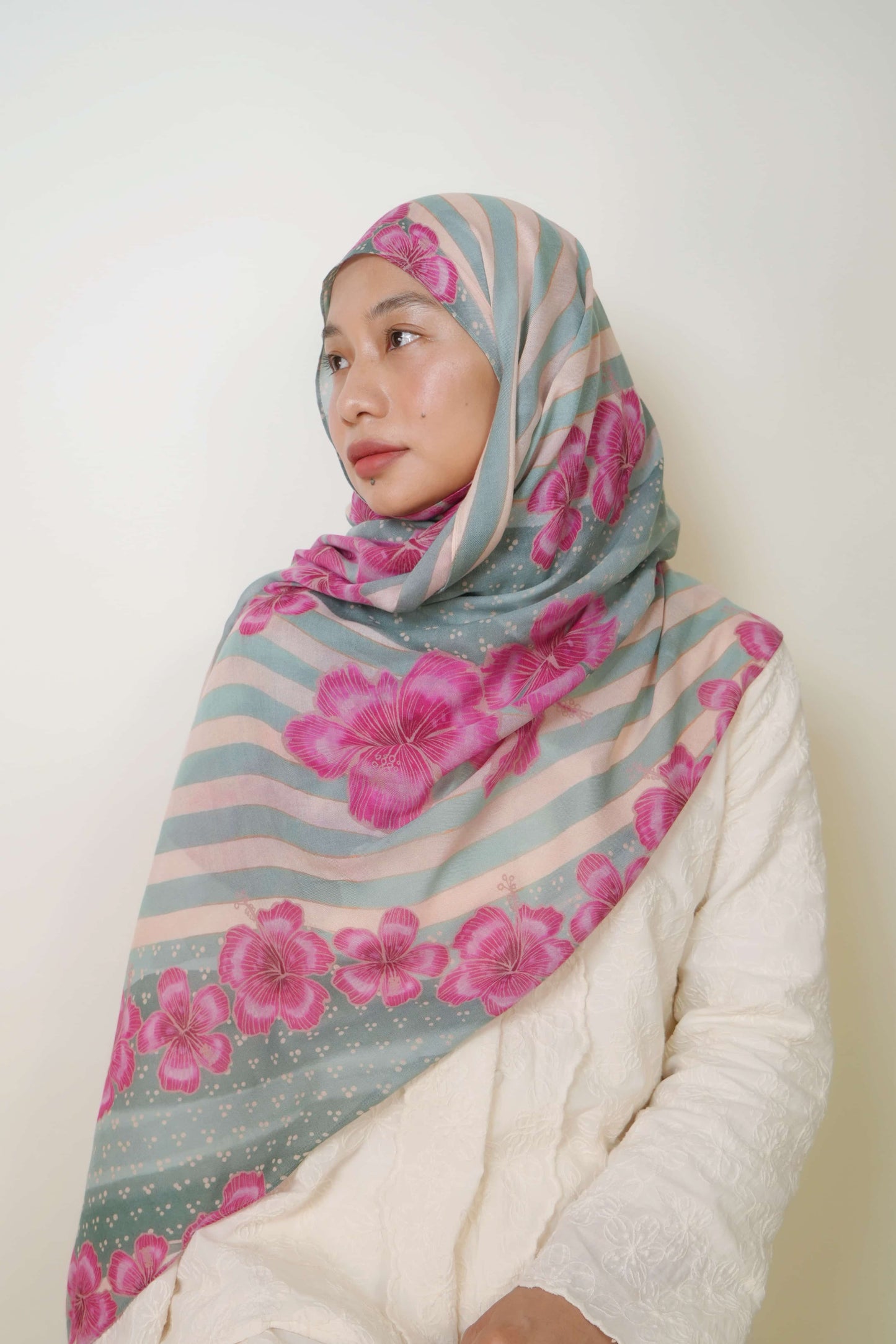 Jalur Pirus Modal Shawl