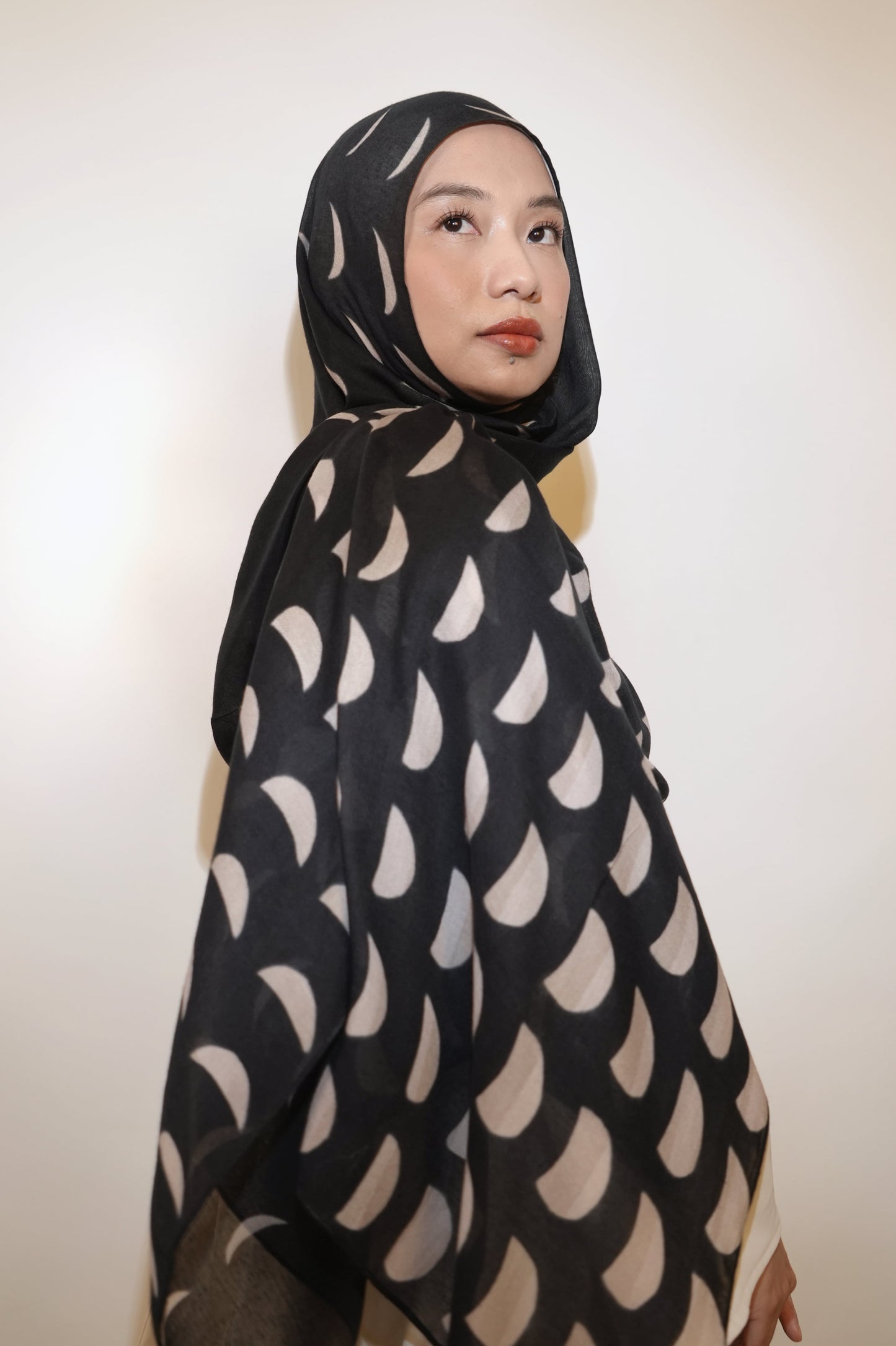 Lenyap Purnama Modal Shawl