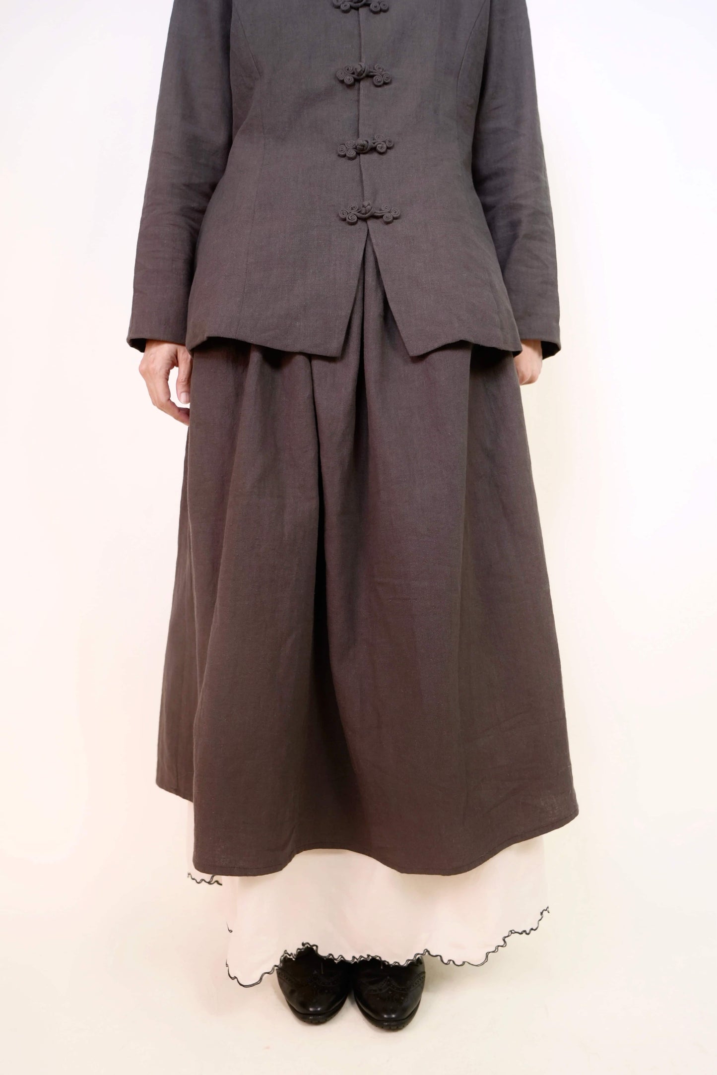 Lin Embroidery Layer Skirt in Grey