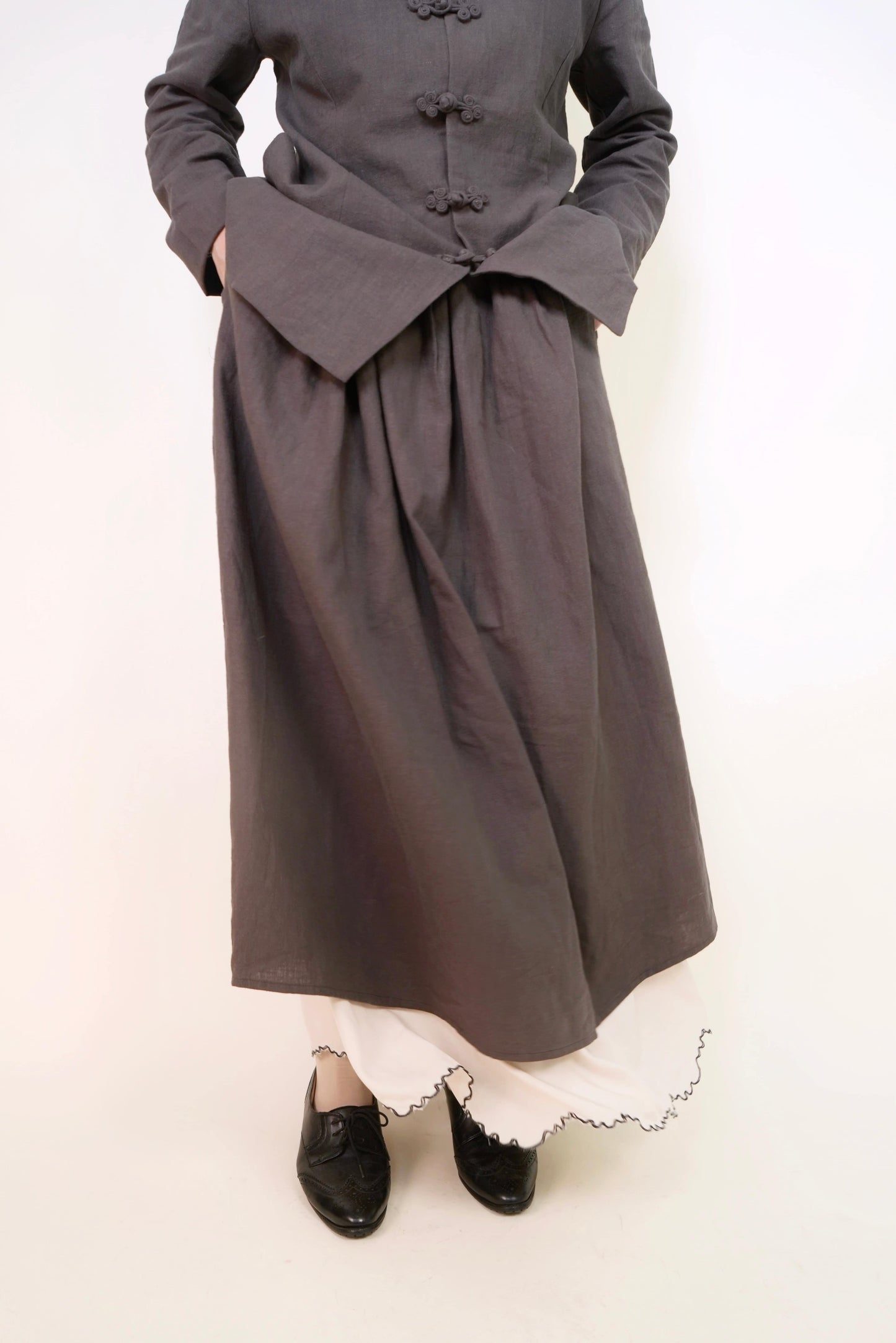 Lin Embroidery Layer Skirt in Grey
