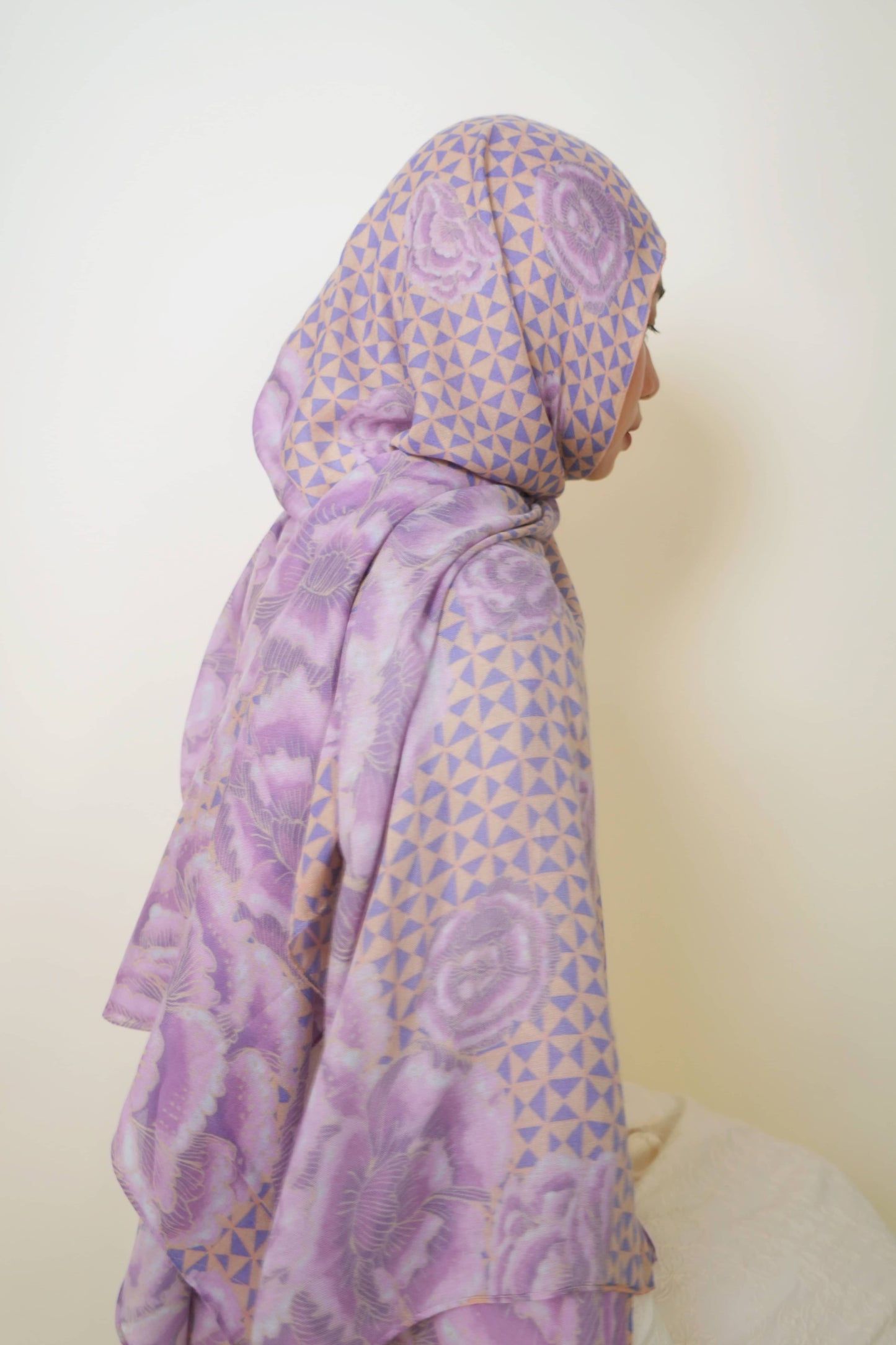 Mosaik Kecubung Modal Shawl