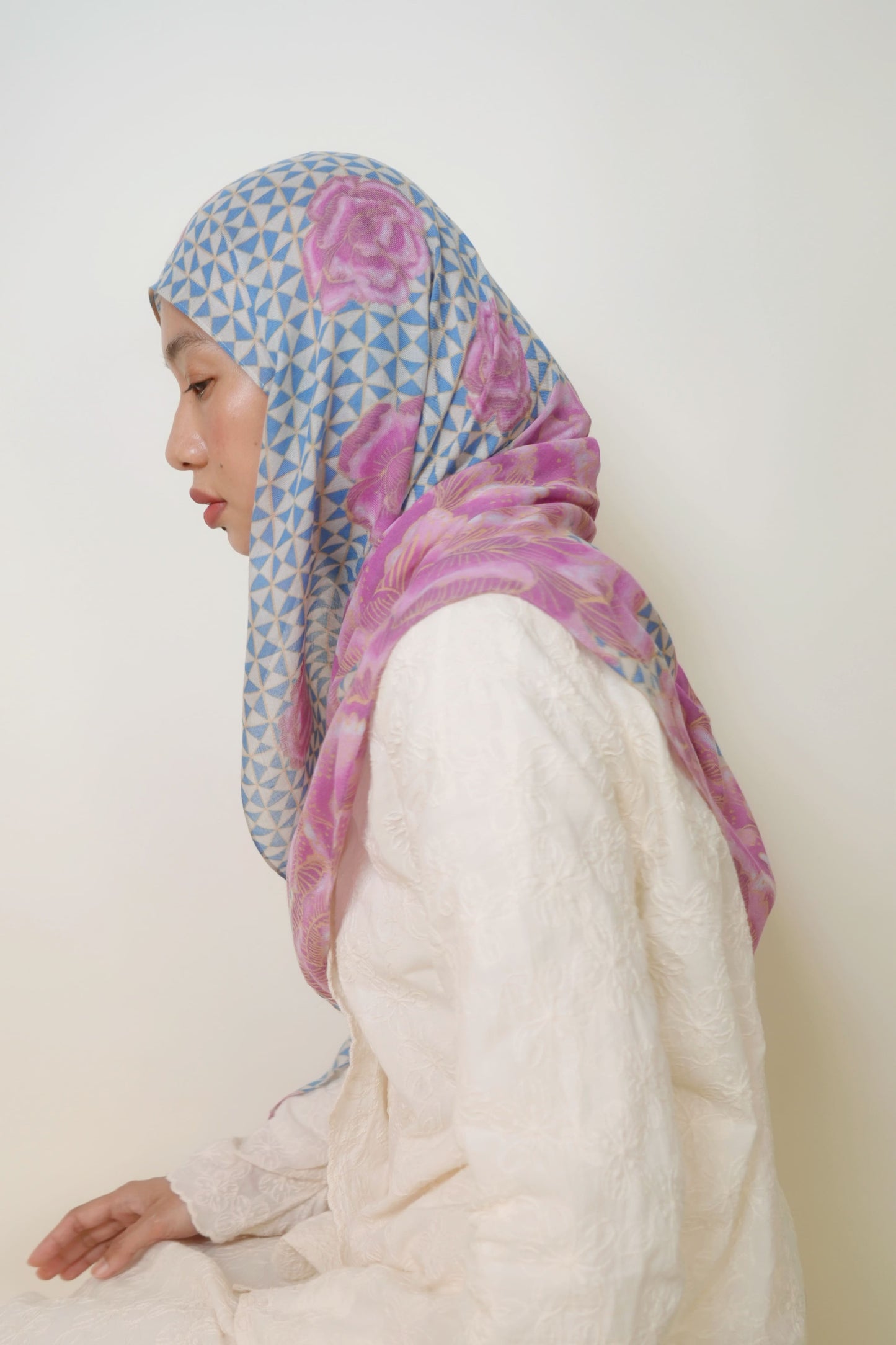 Mosaik Seroja Modal Shawl
