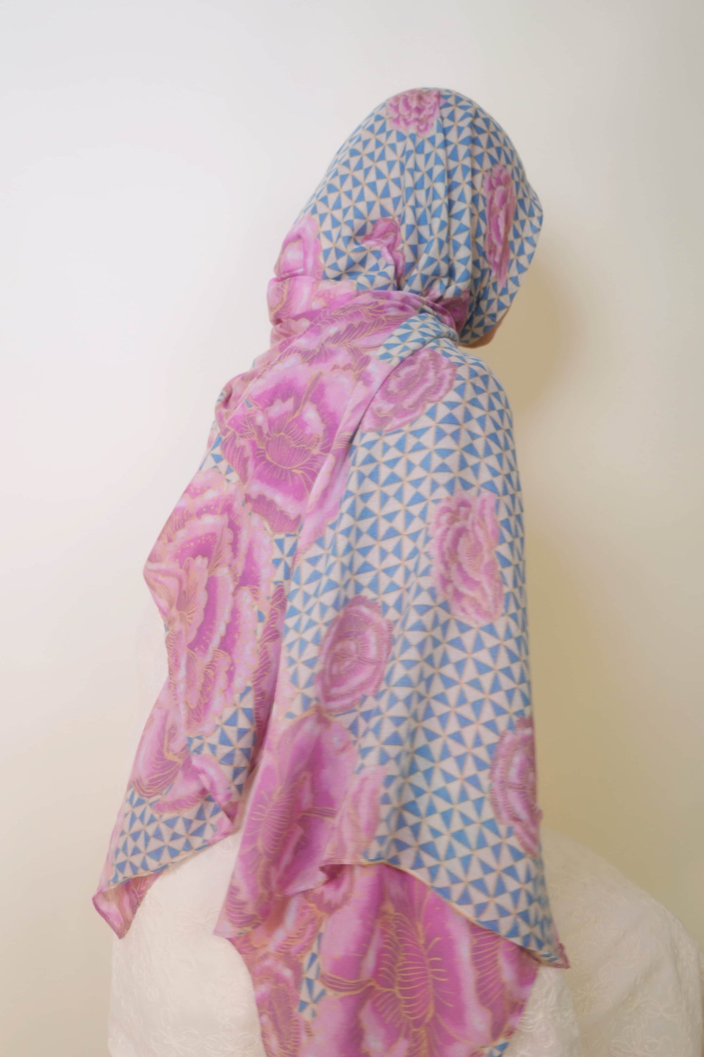 Mosaik Seroja Modal Shawl