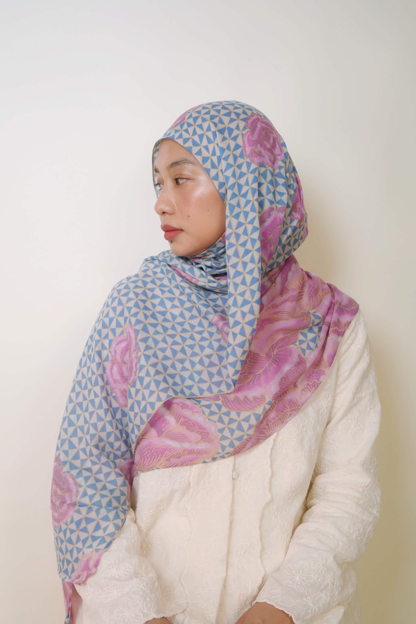 Mosaik Seroja Modal Shawl