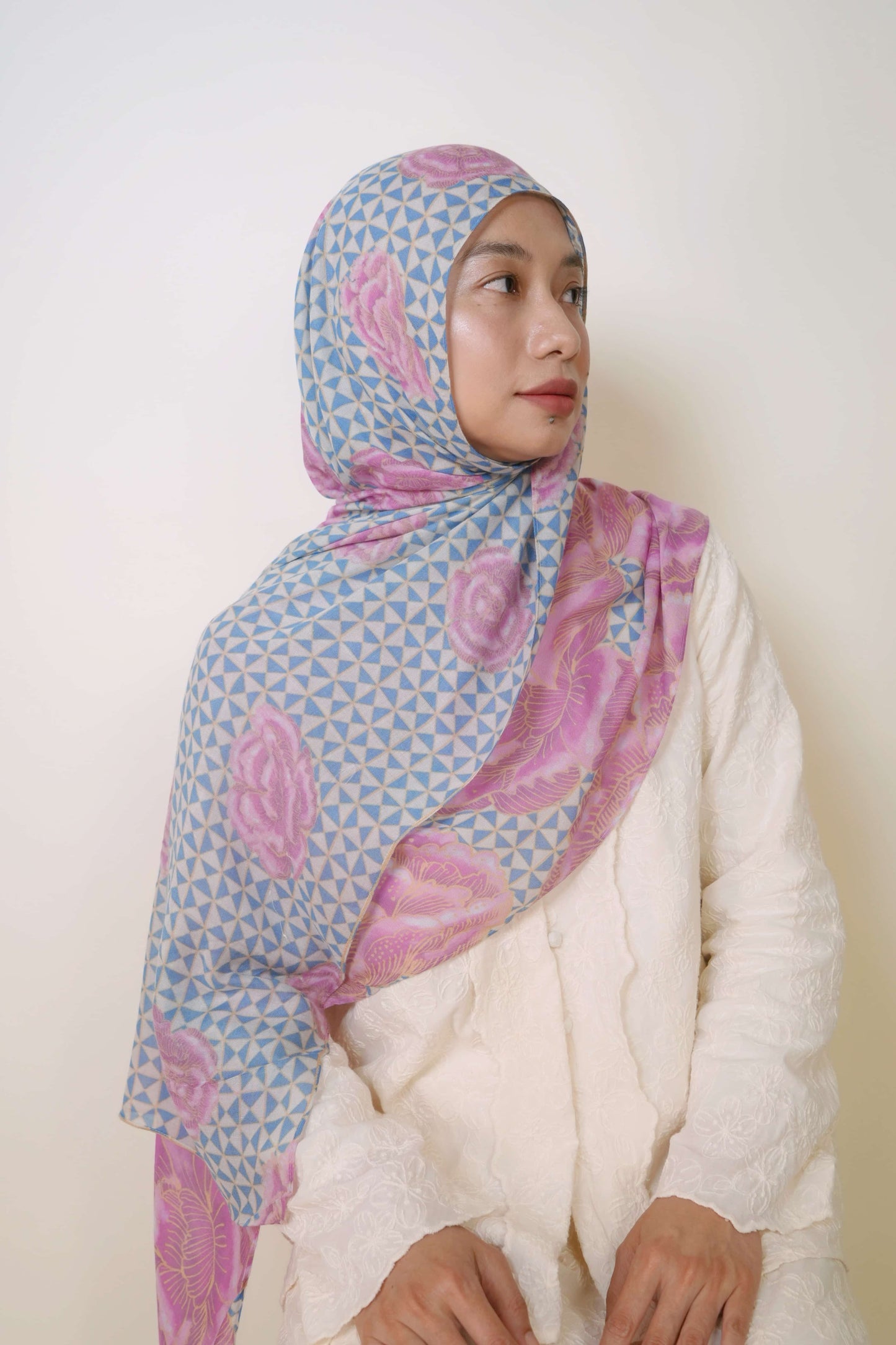 Mosaik Seroja Modal Shawl