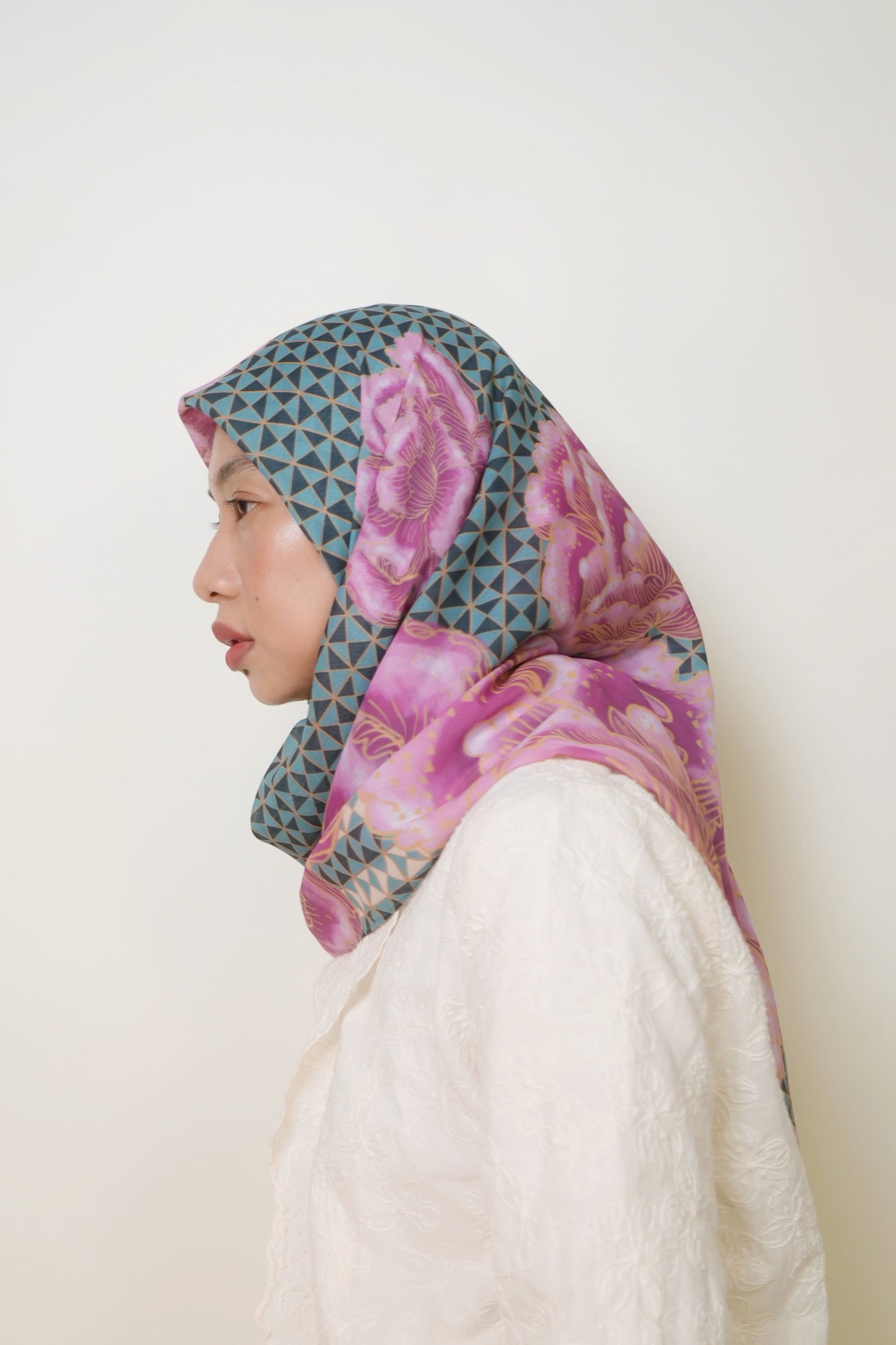 Mosaik Teratai Cotton Square
