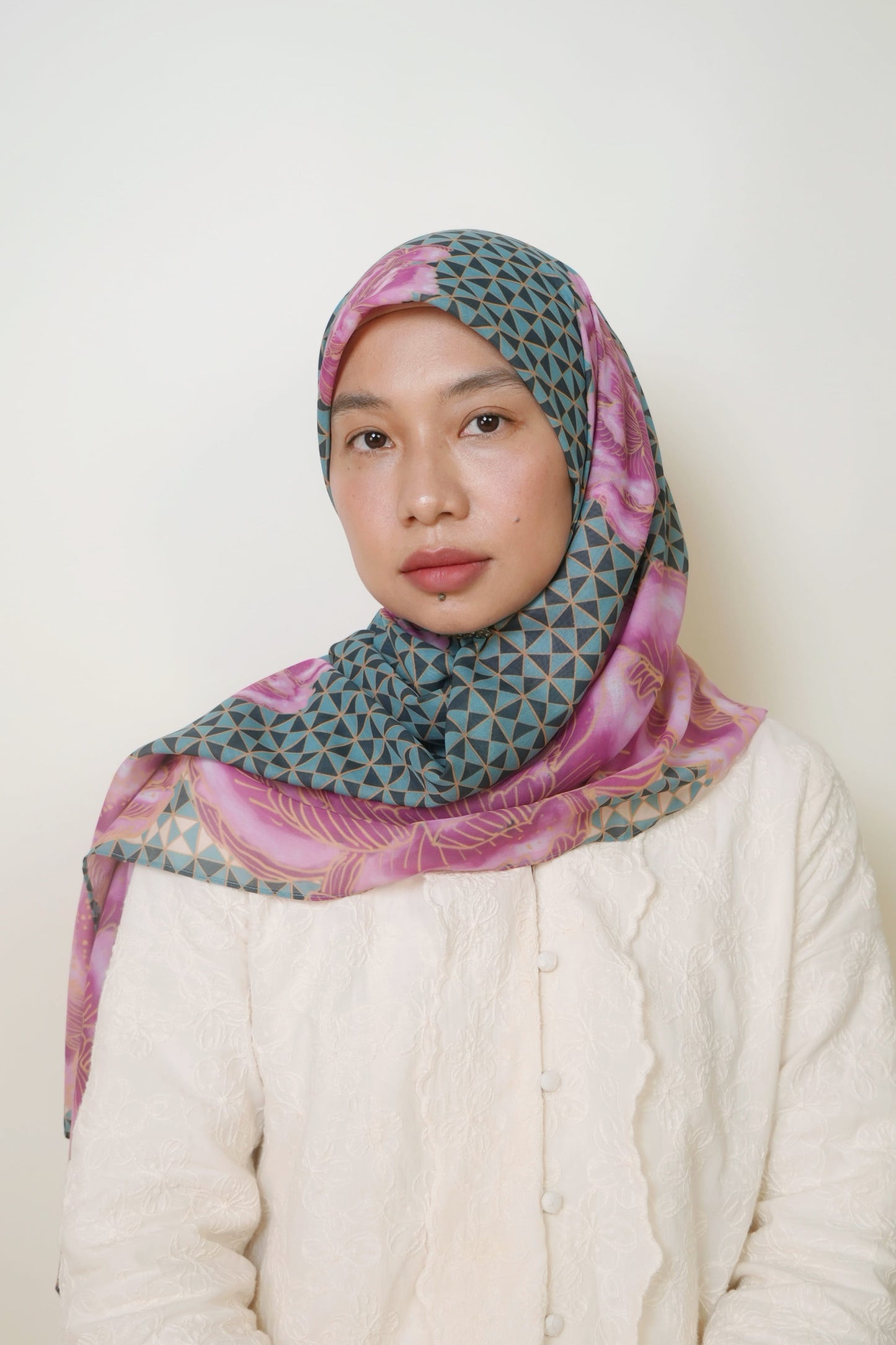Mosaik Teratai Cotton Square