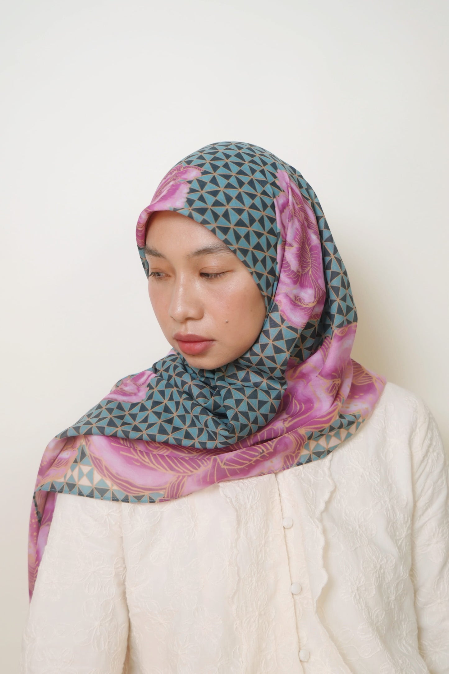 Mosaik Teratai Cotton Square