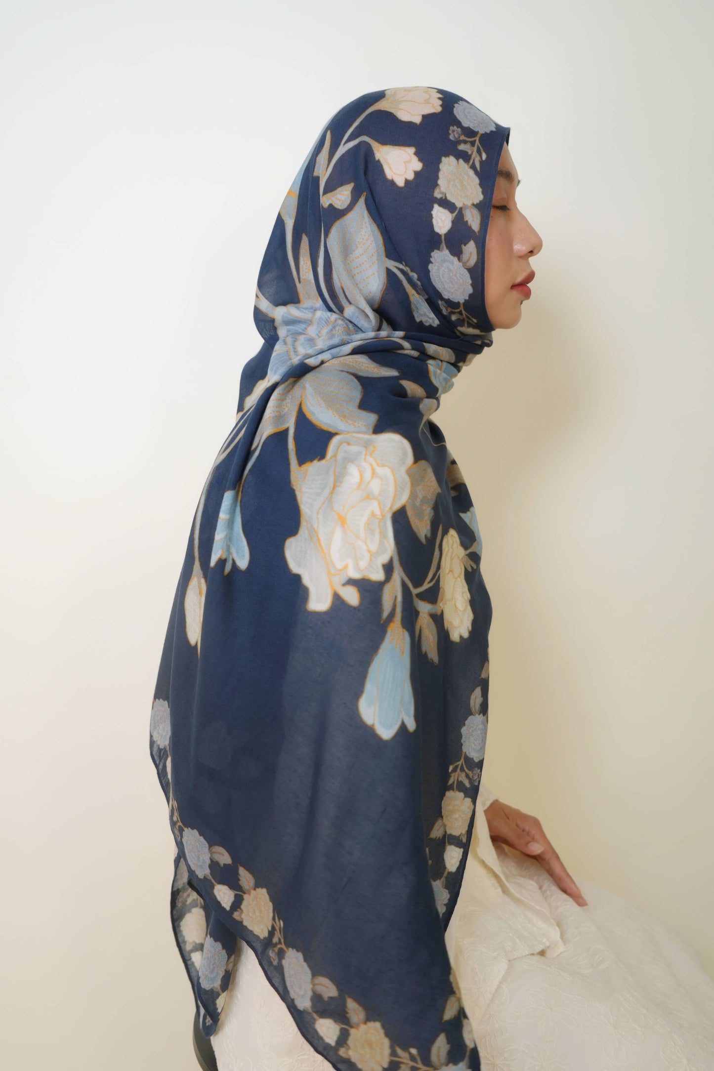Nilam Sari Modal Shawl