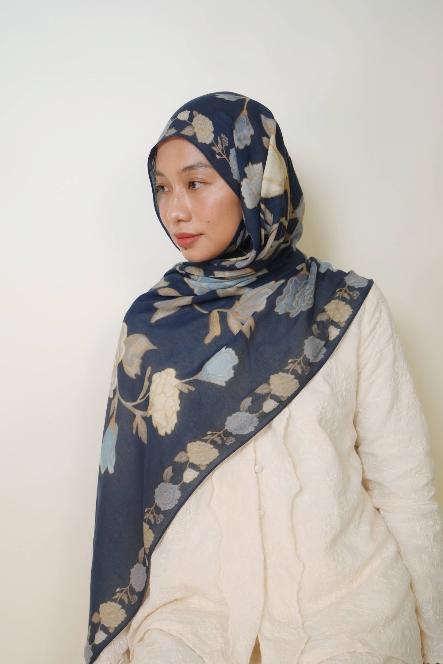 Nilam Sari Modal Shawl