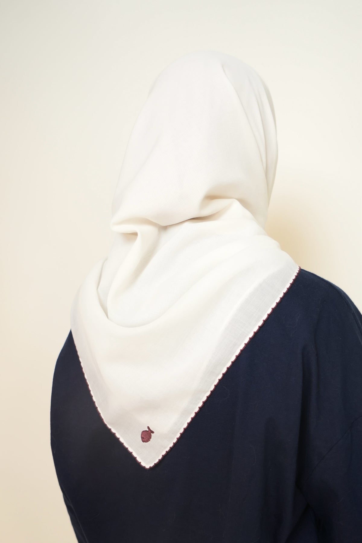Dual Scallop Square in Pearl