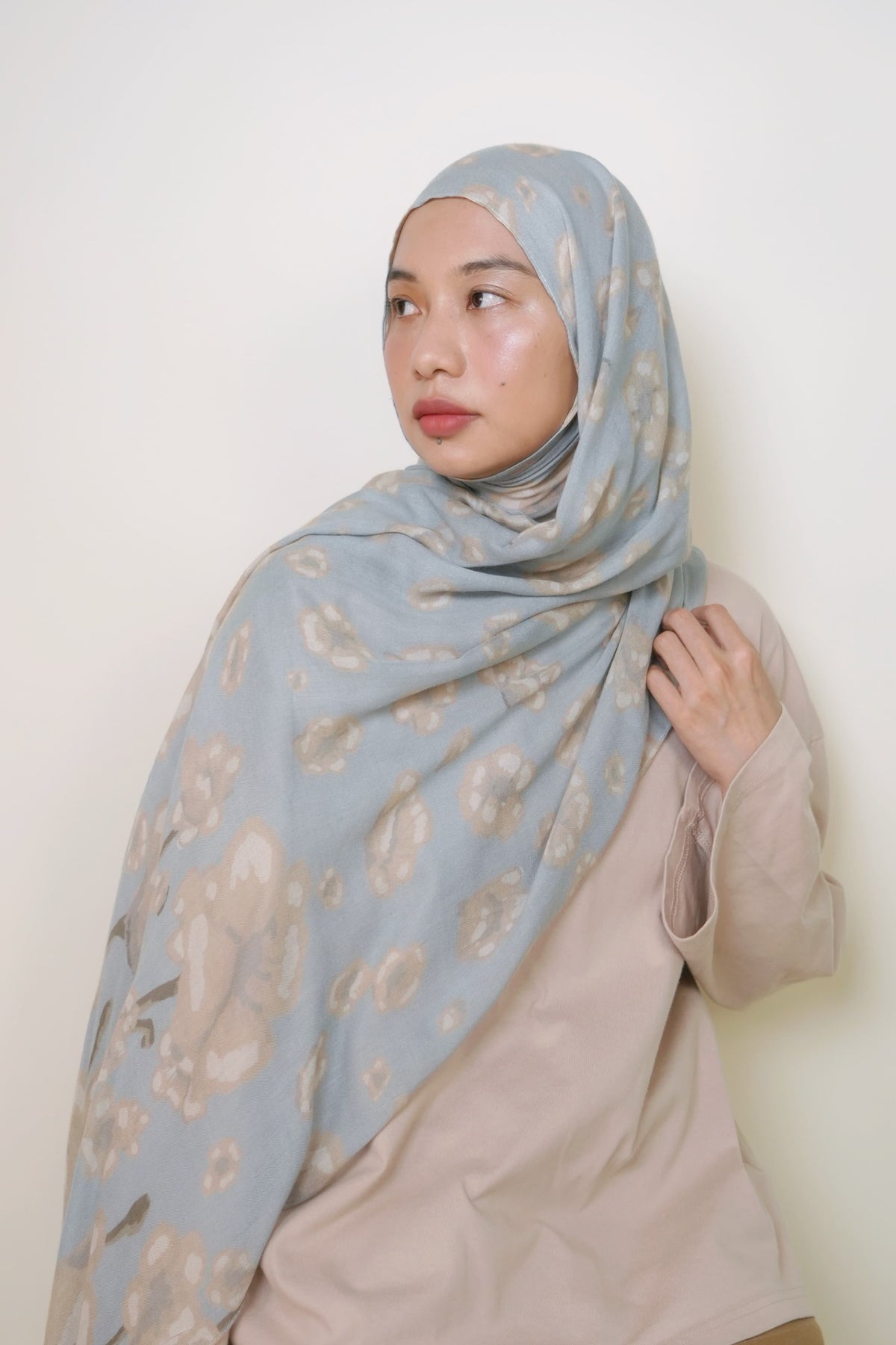 Tsubaki in Sora Modal Shawl